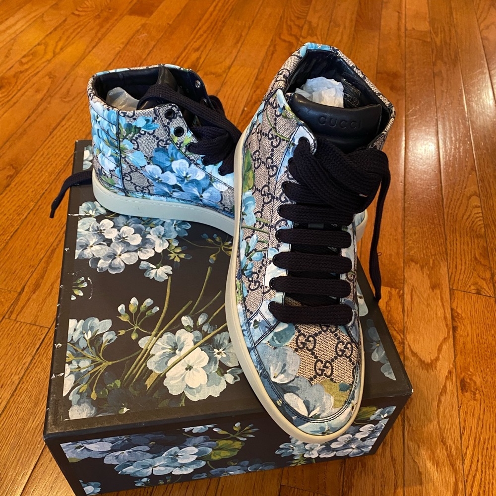 Gucci men’s size 7 brand new never wore asking 500